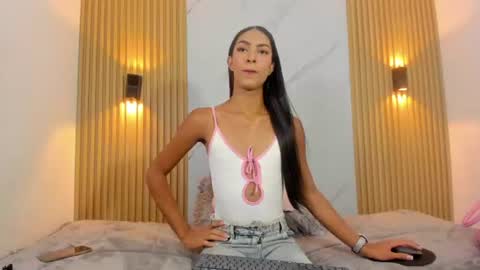 valentinaliux_ online show from June 12, 11:42 am