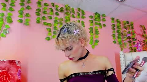 valentinee_xo online show from June 5, 5:44 am