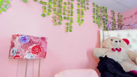valentinee_xo online show from June 16, 12:46 am