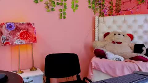 valentinee_xo online show from June 19, 5:45 am
