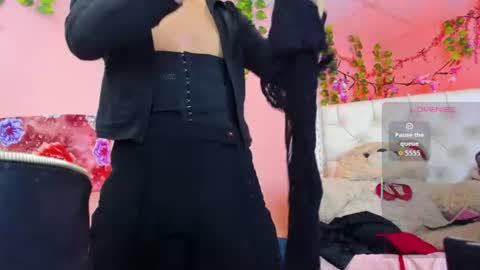 valentinee_xo online show from June 25, 5:12 am