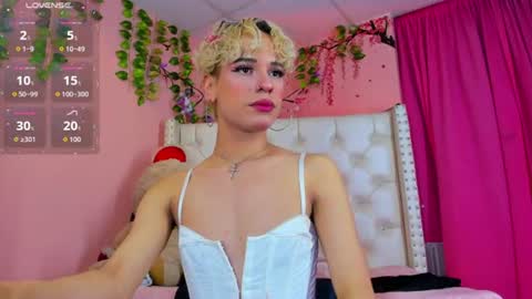 valentinee_xo online show from June 27, 5:45 am