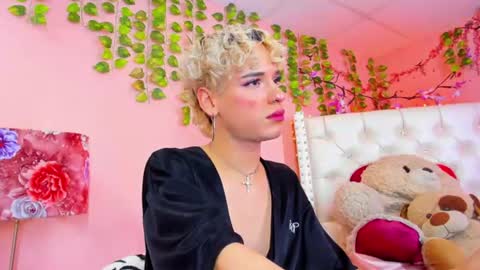 valentinee_xo online show from July 4, 12:10 pm