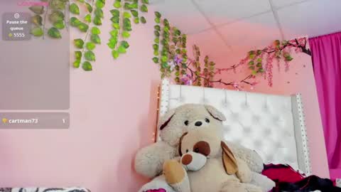 valentinee_xo online show from July 9, 7:23 am