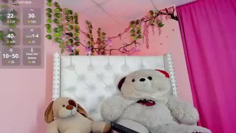 valentinee_xo online show from July 18, 5:47 am