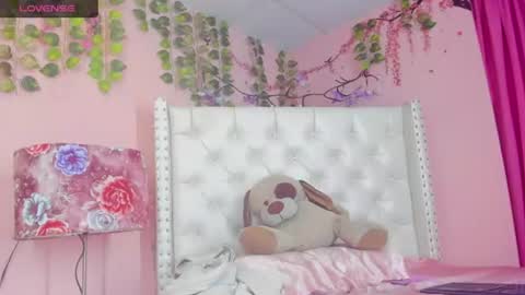 valentinee_xo online show from July 22, 7:23 am