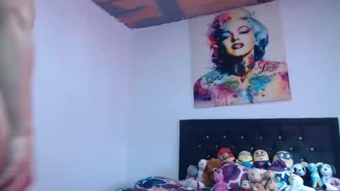 Snapshot of valerie_rousse chatting on February 20, 4:46 pm valerie_rousse online show from February 20, 4:46 pm