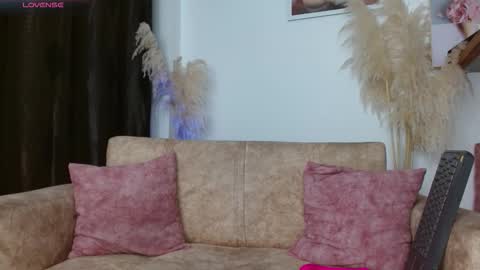 VANESSA BRETT online show from February 16, 4:55 am