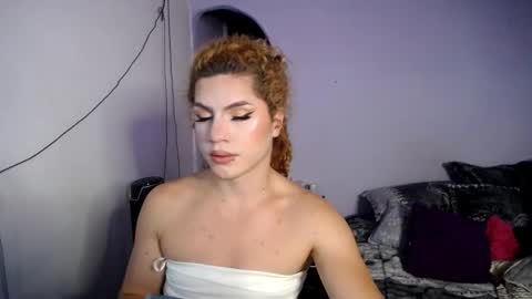 violet_hyuga online show from September 9, 4:00 am