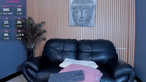 Violet online show from August 3, 9:10 pm