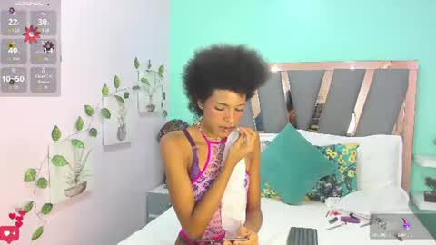 V I O L E T T E  online show from June 21, 3:26 pm