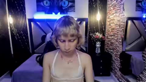 vivienne hadid online show from July 5, 8:15 pm