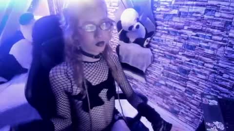 vivienne hadid online show from July 19, 7:50 pm