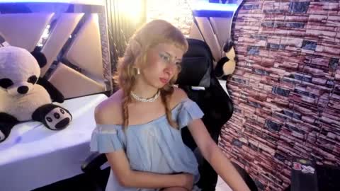 vivienne hadid online show from July 21, 10:57 pm