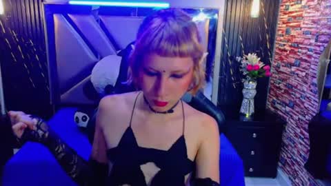 vivienne hadid online show from July 27, 8:26 pm