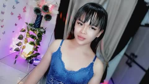 Hi Im LOVIE Please dont forget to follow and thumbs up me online show from April 12, 10:46 pm