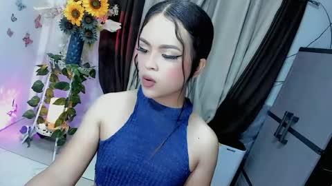 Hi Im LOVIE Please dont forget to follow and thumbs up me online show from August 4, 12:28 am
