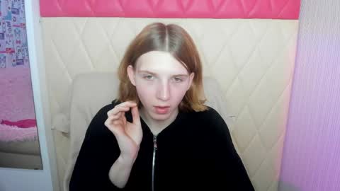 Sophie online show from April 25, 1:42 am