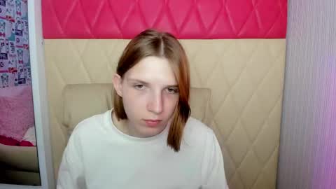 Sophie online show from May 1, 2:05 am