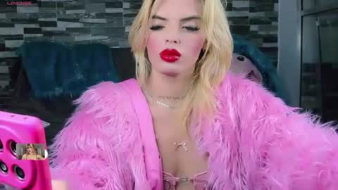 Femboy Exotic online show from June 28, 9:25 am