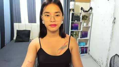 CHLOES ROOM online show from June 5, 5:19 pm