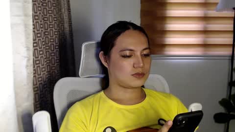 Snapshot of xxjulielovesyouxx chatting on December 17, 7:07 am July online show from December 17, 7:07 am