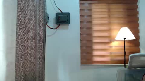 Snapshot of xxjulielovesyouxx chatting on December 31, 3:45 am July online show from December 31, 3:45 am