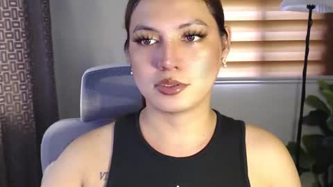 Snapshot of xxjulielovesyouxx chatting on January 15, 6:54 am July online show from January 15, 6:54 am