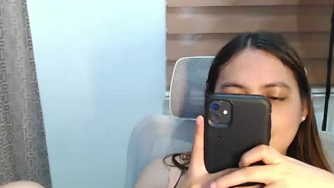 Snapshot of xxjulielovesyouxx chatting on January 24, 5:11 pm July online show from January 24, 5:11 pm