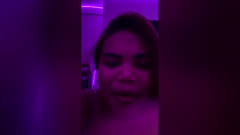 Kylie Smith online show from May 14, 8:39 pm