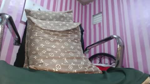 xxrowenatastycockforyouxx online show from December 21, 4:51 am