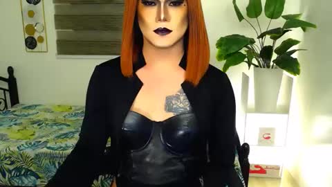 QueenMarina online show from June 5, 8:15 pm