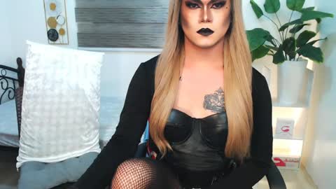 QueenMarina online show from July 9, 5:50 pm