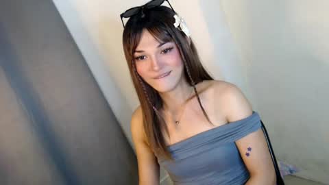 yannaliciouss online show from July 29, 5:44 pm