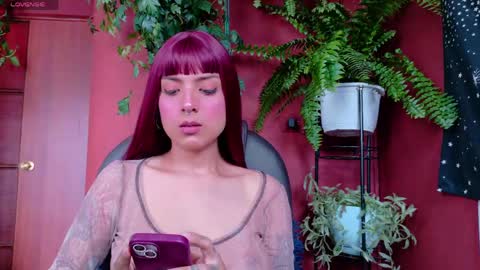 yeriawaddell  online show from April 10, 8:25 pm