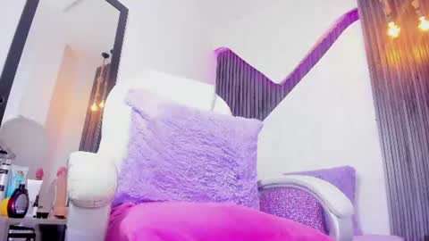 Yessicsa  online show from July 9, 3:16 pm
