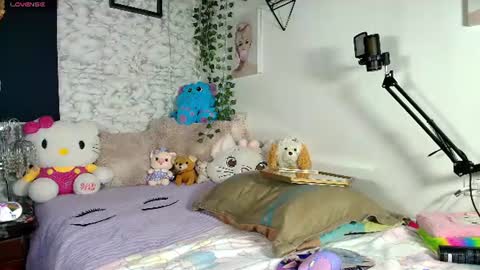 yiyii9 online show from June 25, 12:42 pm
