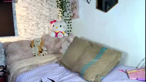 yiyii9 online show from July 31, 3:56 pm
