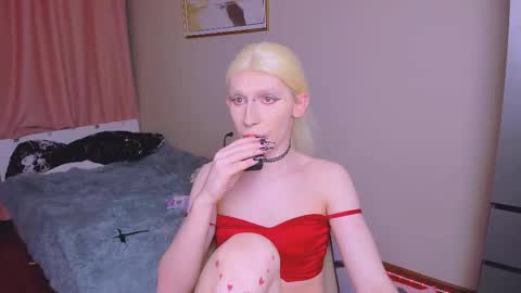 Mikaella - Mika online show from December 22, 6:56 pm