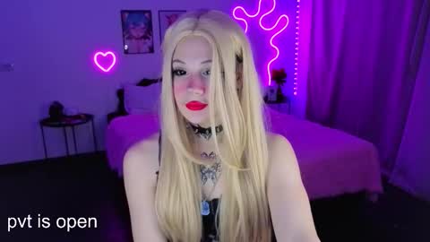 Snapshot of your_little_eva chatting on October 5, 9:58 pm Eva online show from October 5, 9:58 pm