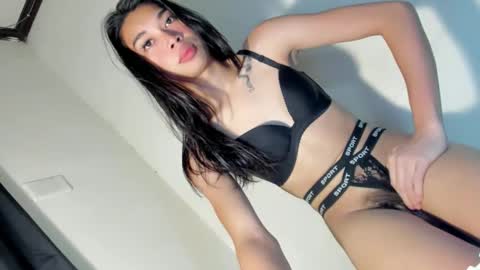 yourlycaezzamae69 online show from June 8, 4:17 pm