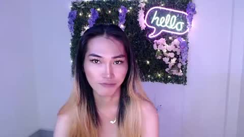 Snapshot of yoursexservice chatting on December 18, 12:43 am    online show from December 18, 12:43 am