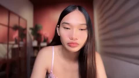 yoursluttyashxx online show from June 7, 6:05 pm