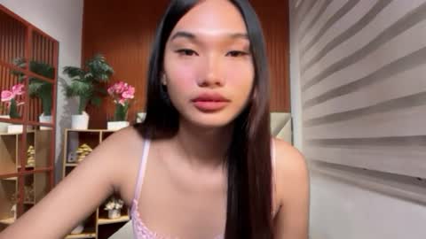 yoursluttyashxx online show from June 19, 6:23 pm