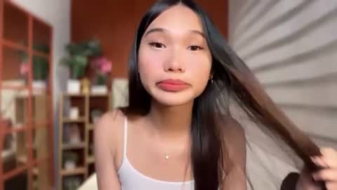 yoursluttyashxx online show from July 30, 4:55 am