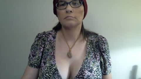 yoursluttywhorenow online show from August 4, 6:58 pm