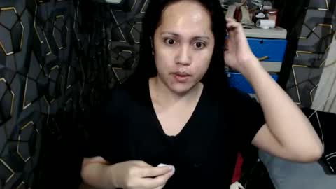 yumi online show from November 9, 7:25 pm