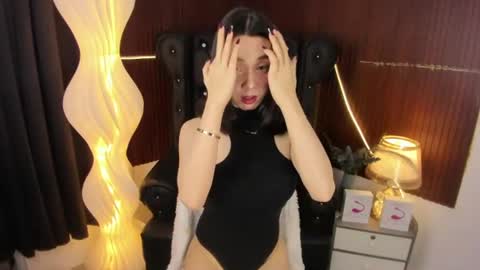 yummyhotkendra online show from June 14, 8:26 am