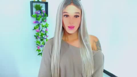 zoeschmmit online show from July 2, 12:33 am