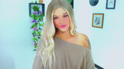 zoeschmmit online show from July 6, 11:40 pm